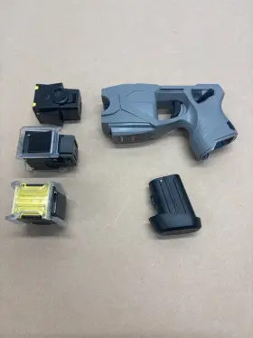 100061 AXON Taser Kit