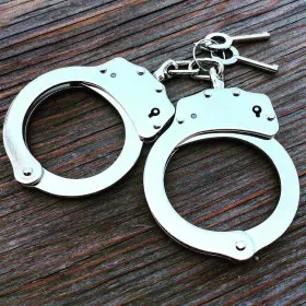 HD-527 DEFENDER Chain Link Handcuffs Double Lock Cuffs Keys