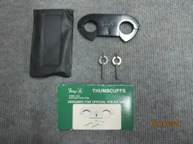 15913 FURY Thumb Cuffs