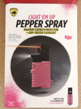 850019060867 GUARD DOG Pepper Spray Flashlight Pink Light Up