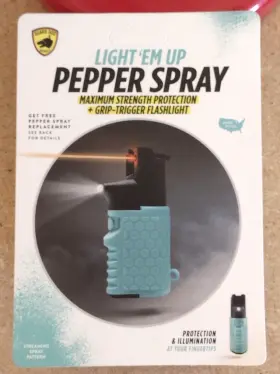 850019060881 GUARD DOG Pepper Spray Flashlight Light Ftem Up
