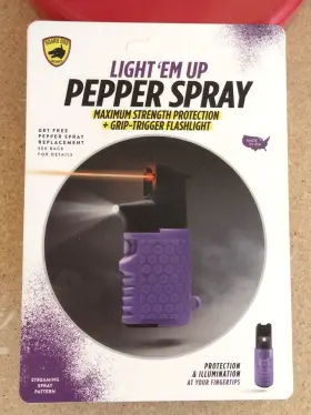 850019060898 GUARD DOG Pepper Spray Flashlight Light Ftem Up