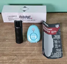 313047851888 SABRE Alarm Led Light Pepper Spray Set