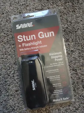 S-1021 SABRE Stun Gun Flashlight Battery Indicator #2