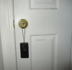 768824349810 SAFETY TECHNOLOGY Door Alarm Hangs Knob Decibals