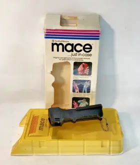 022188801118 SMITH WESSON Mace Defense Spray Box Sport