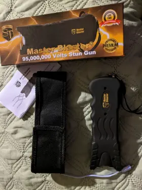 747670101452 STUN MASTER Gun Blaster Million Volts Led